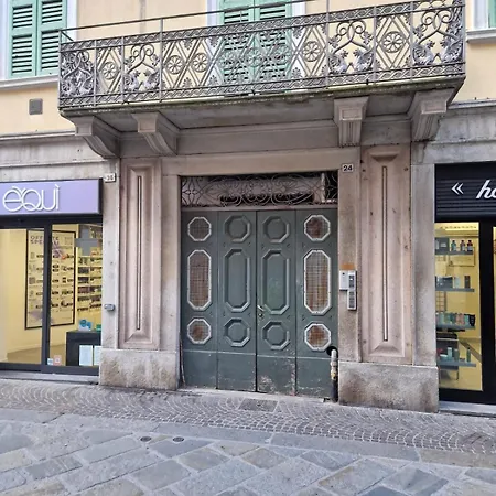 Lecco Holiday Apartment 레코